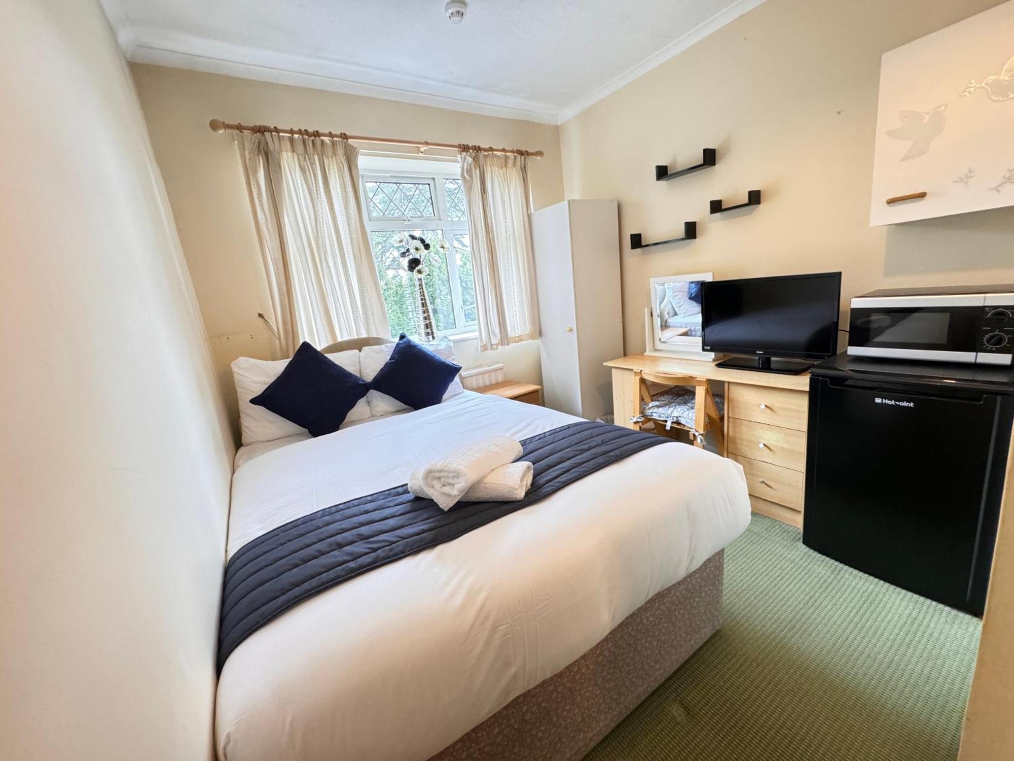 High Trees Guest House Gatwick ホーリー エクステリア 写真