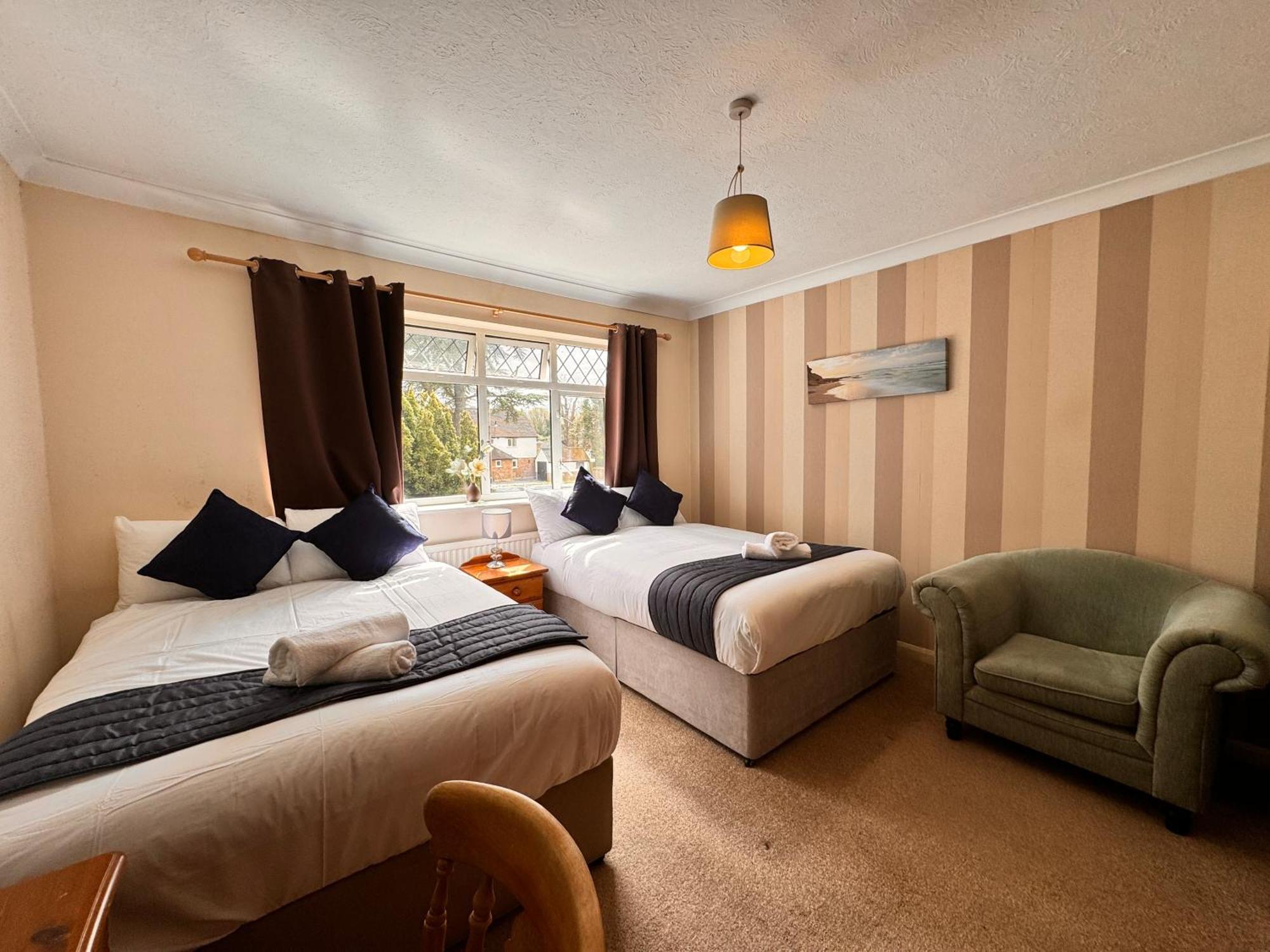 High Trees Guest House Gatwick ホーリー エクステリア 写真