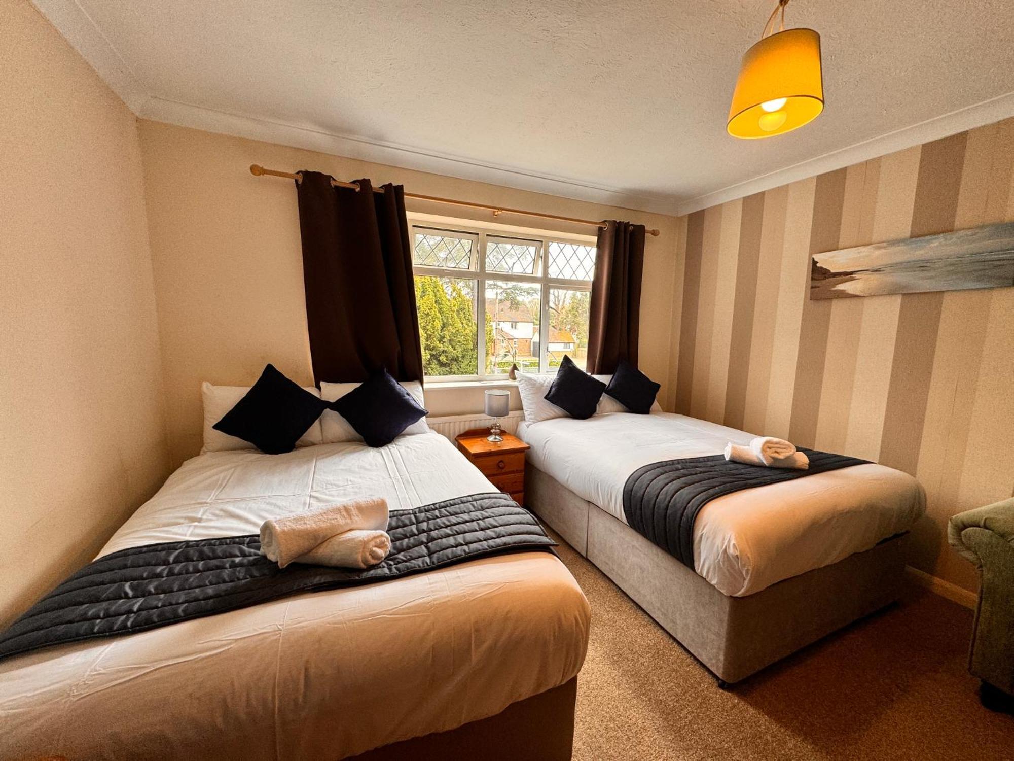 High Trees Guest House Gatwick ホーリー エクステリア 写真