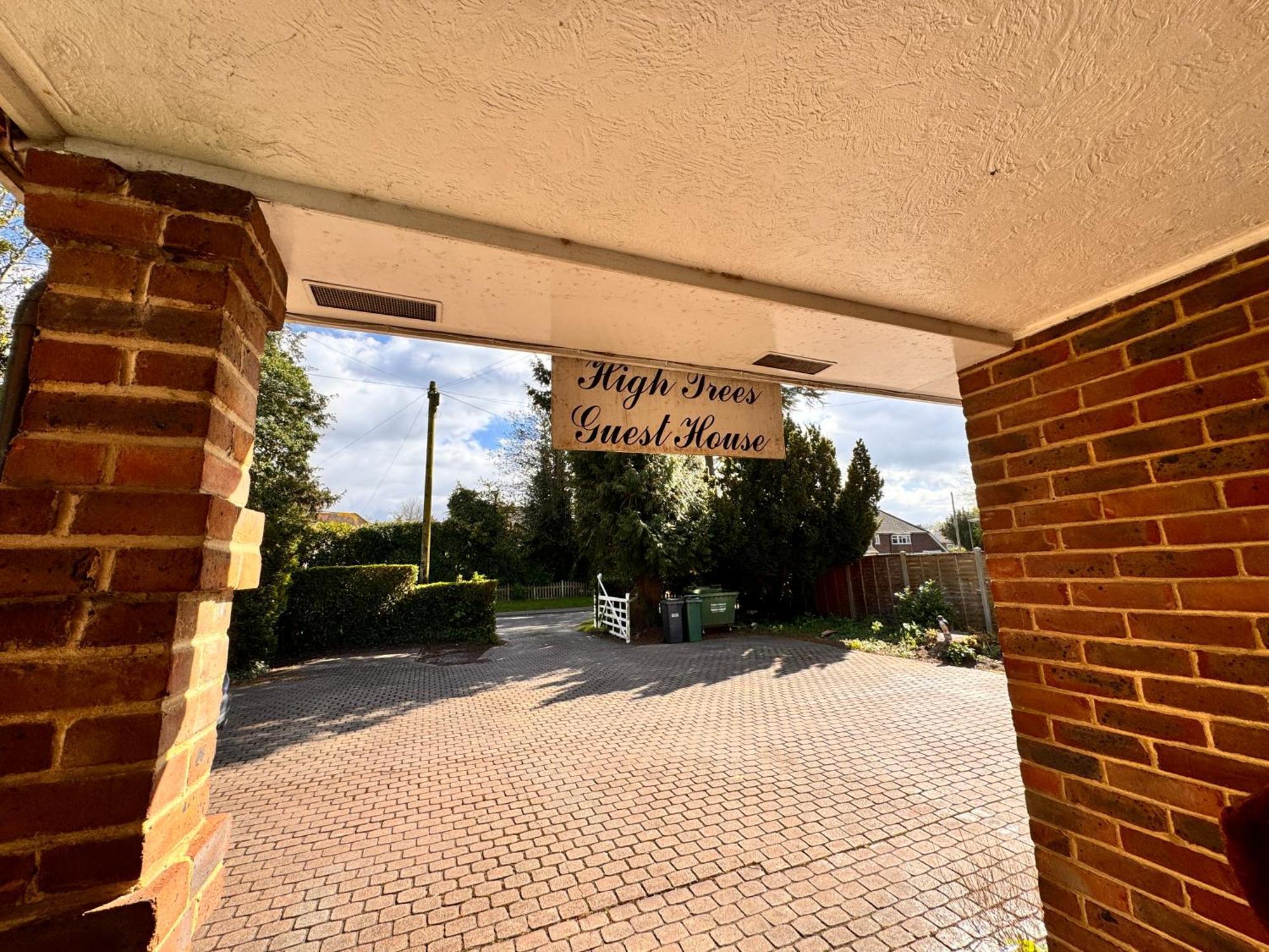 High Trees Guest House Gatwick ホーリー エクステリア 写真