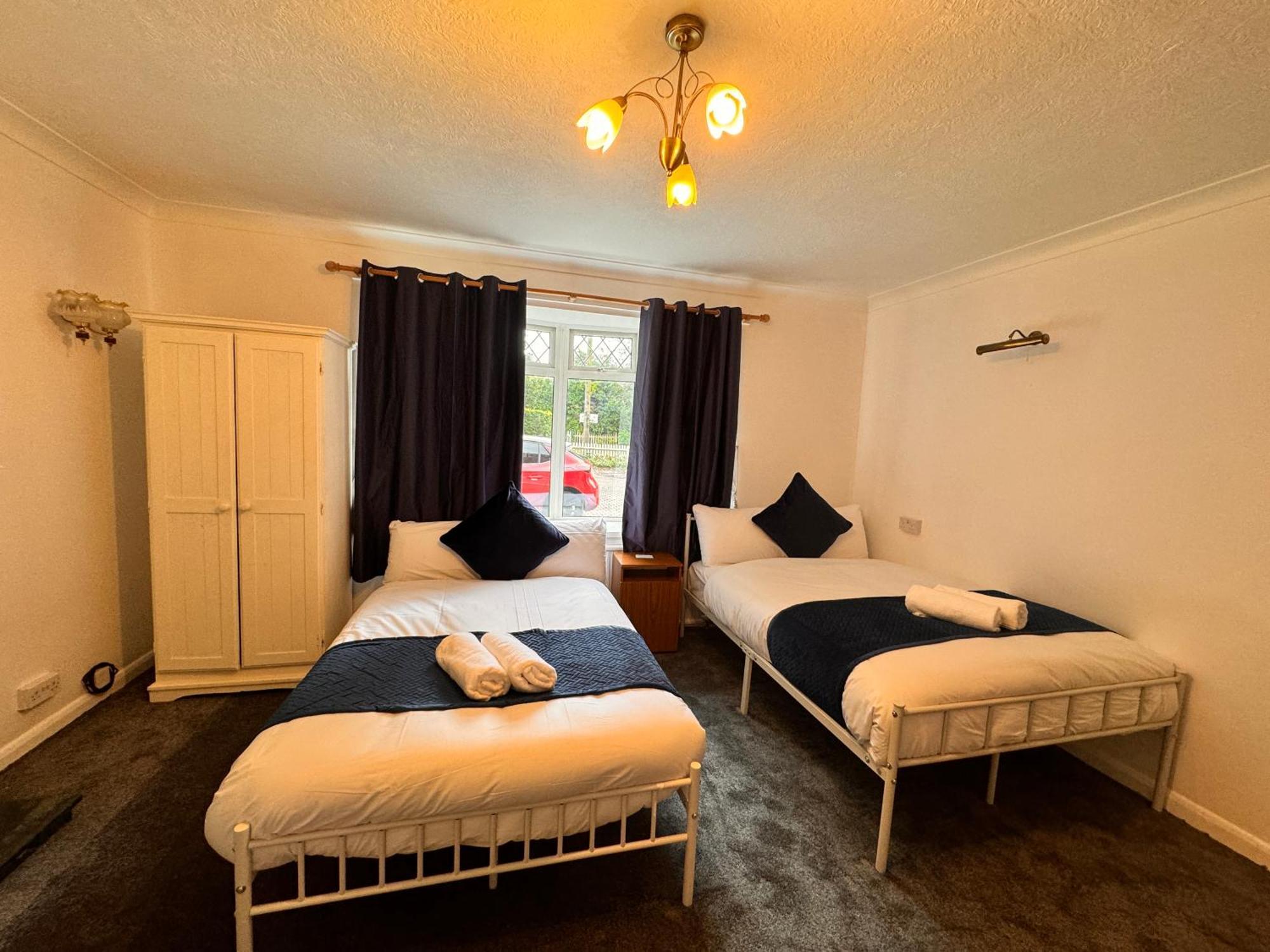 High Trees Guest House Gatwick ホーリー エクステリア 写真