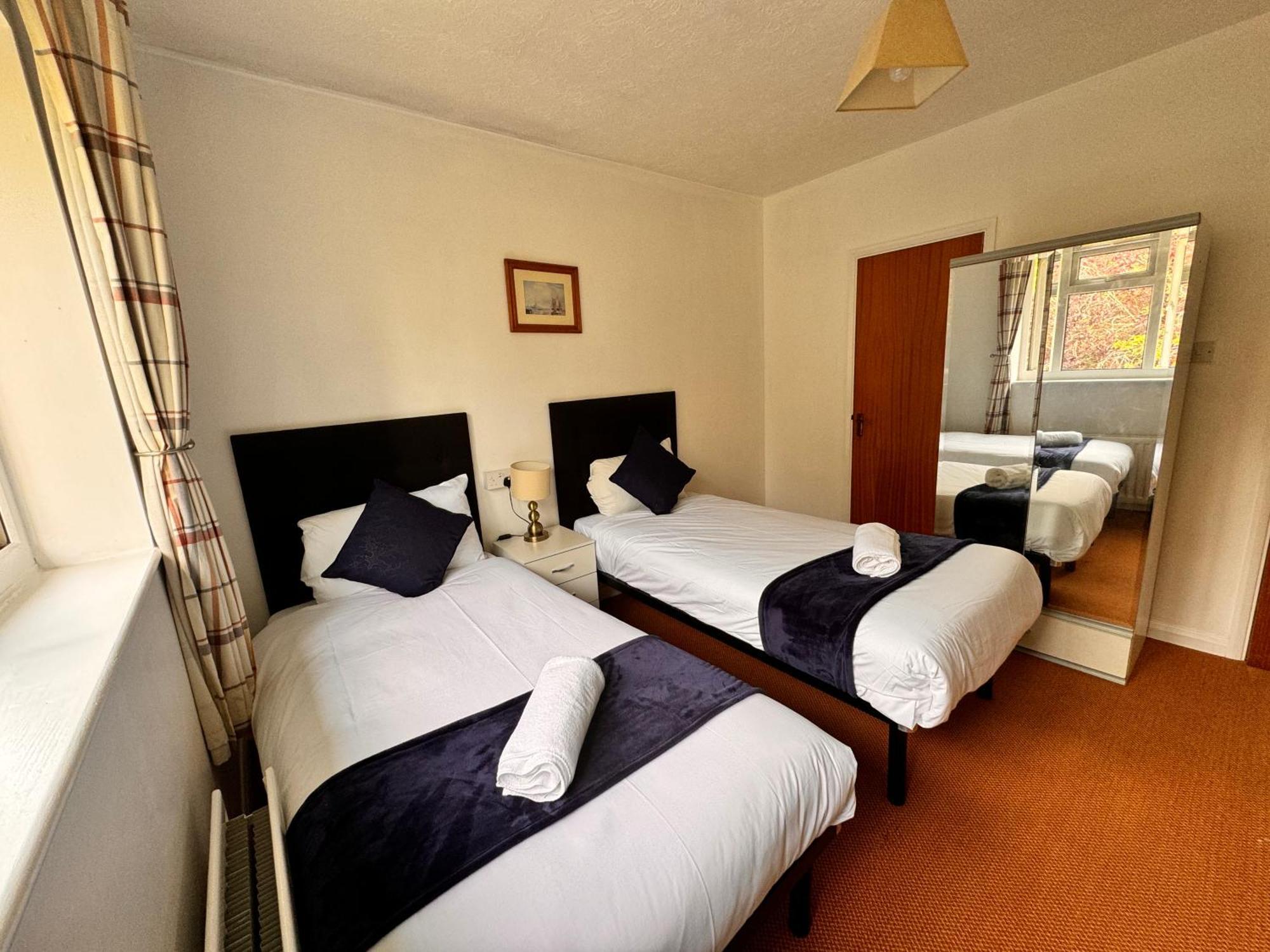 High Trees Guest House Gatwick ホーリー エクステリア 写真