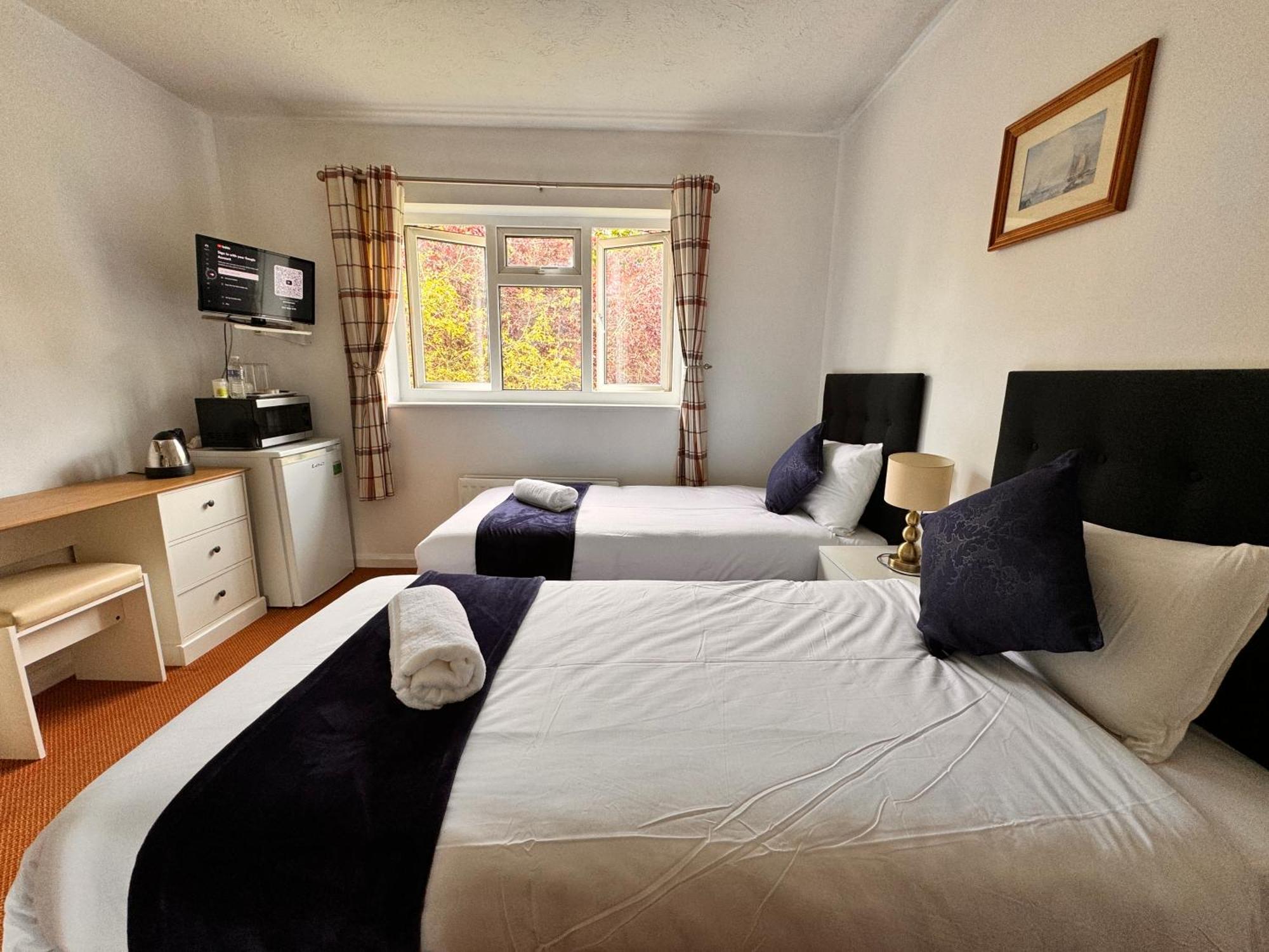 High Trees Guest House Gatwick ホーリー エクステリア 写真