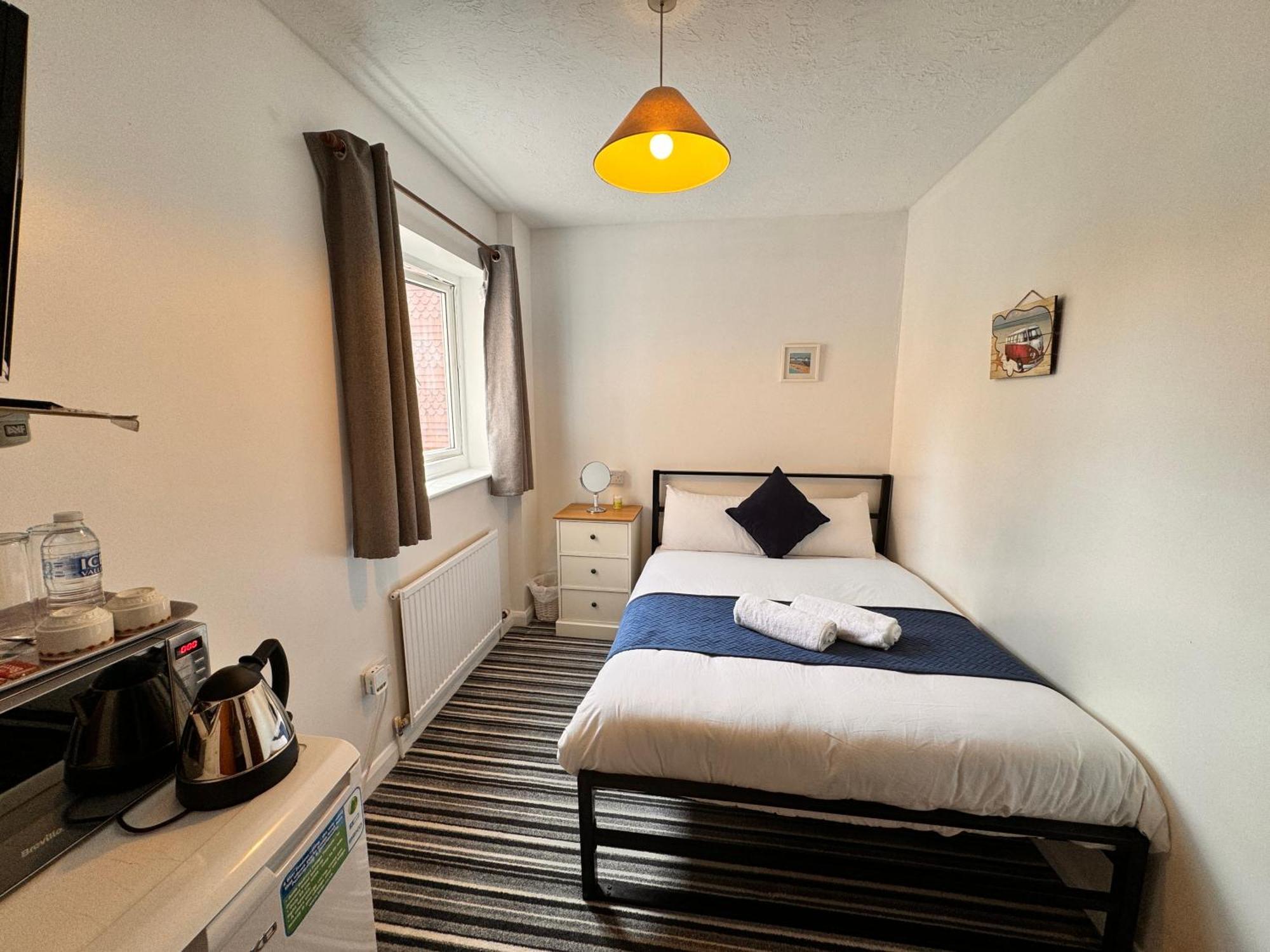 High Trees Guest House Gatwick ホーリー エクステリア 写真