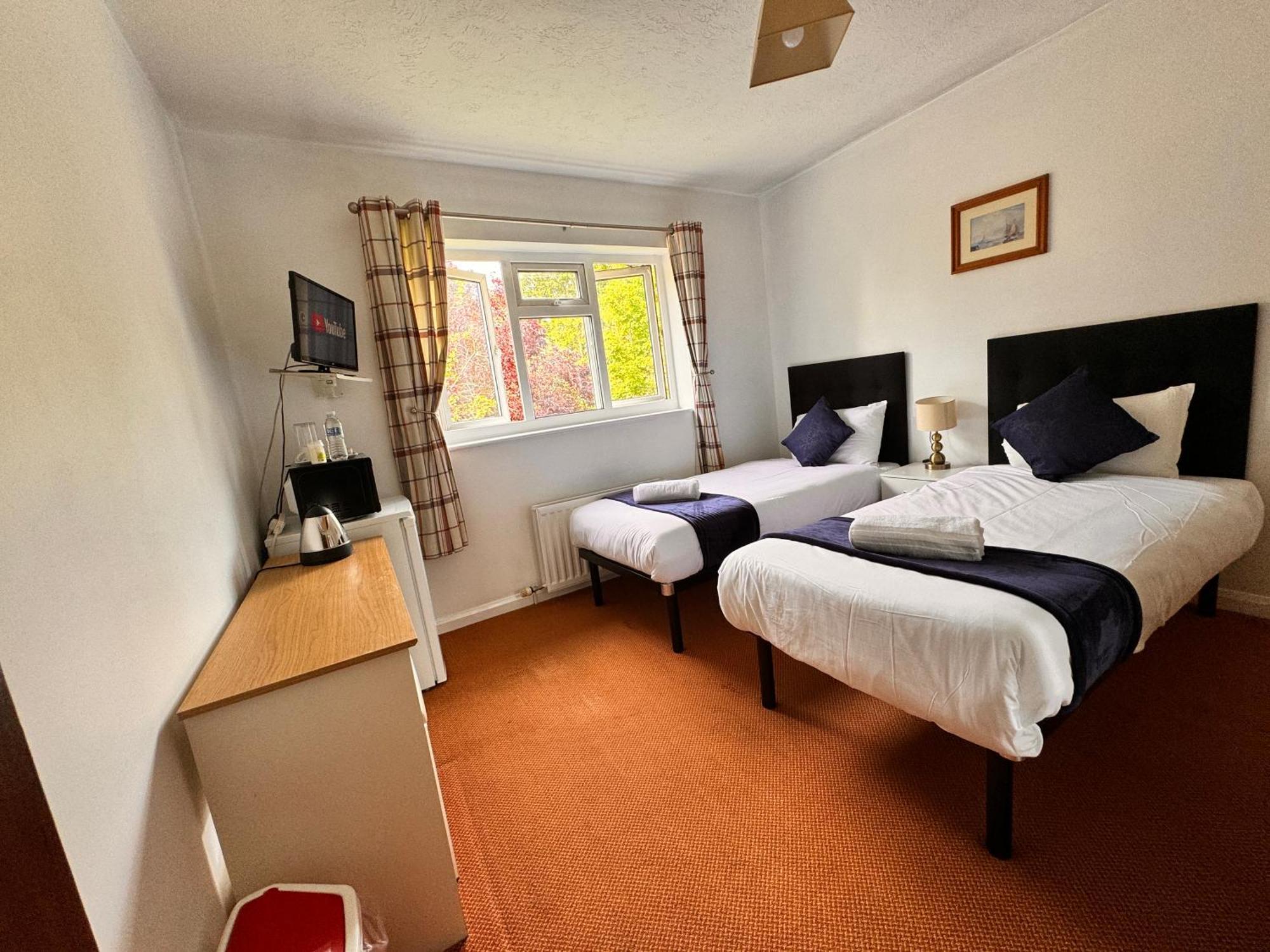 High Trees Guest House Gatwick ホーリー エクステリア 写真