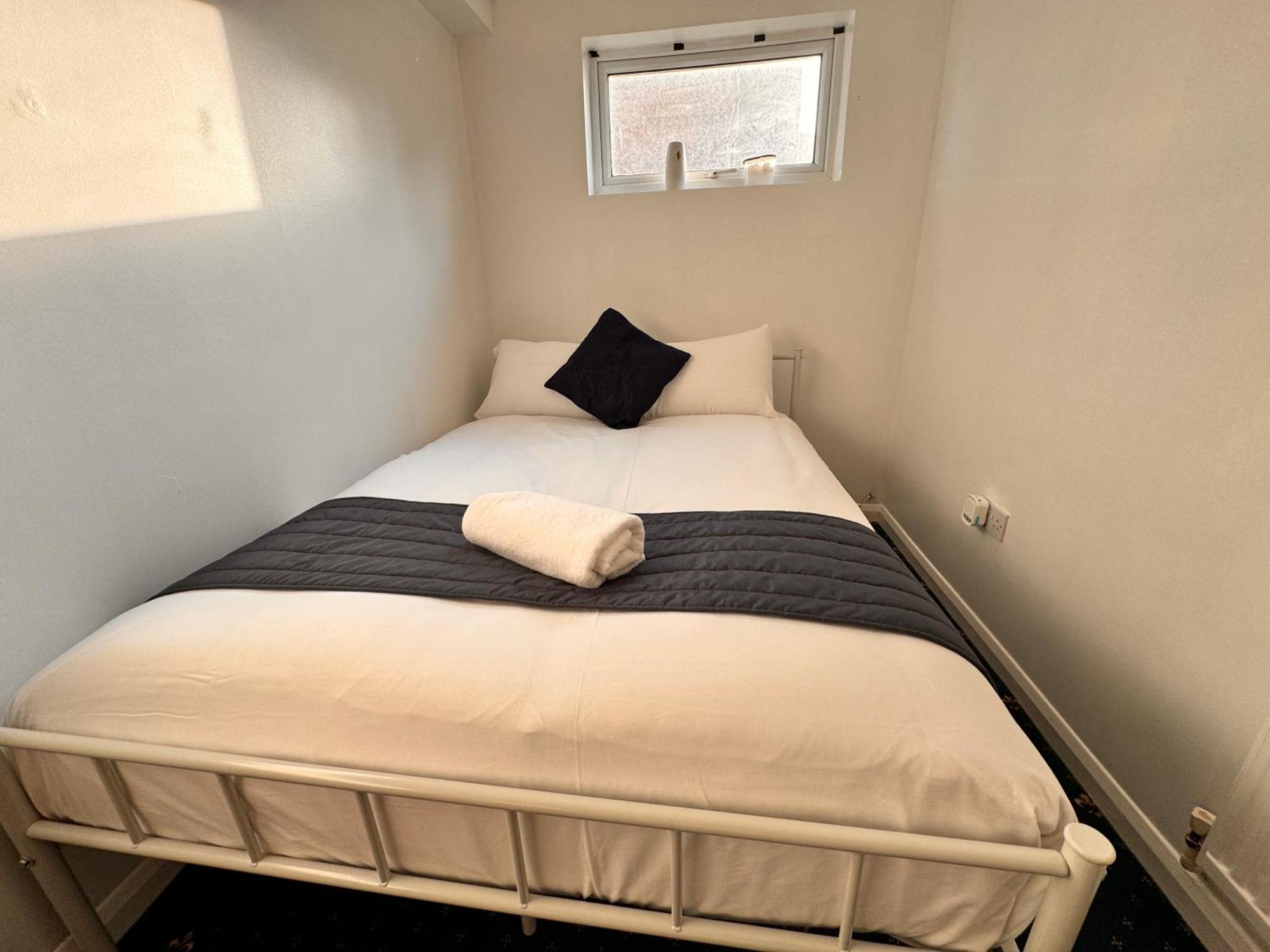 High Trees Guest House Gatwick ホーリー エクステリア 写真