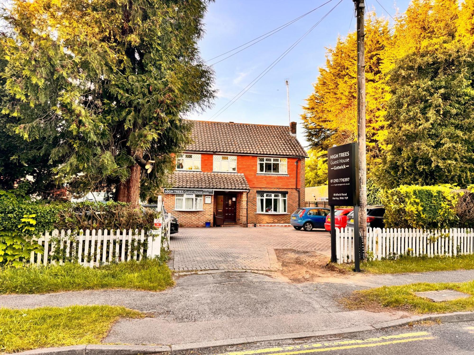 High Trees Guest House Gatwick ホーリー エクステリア 写真