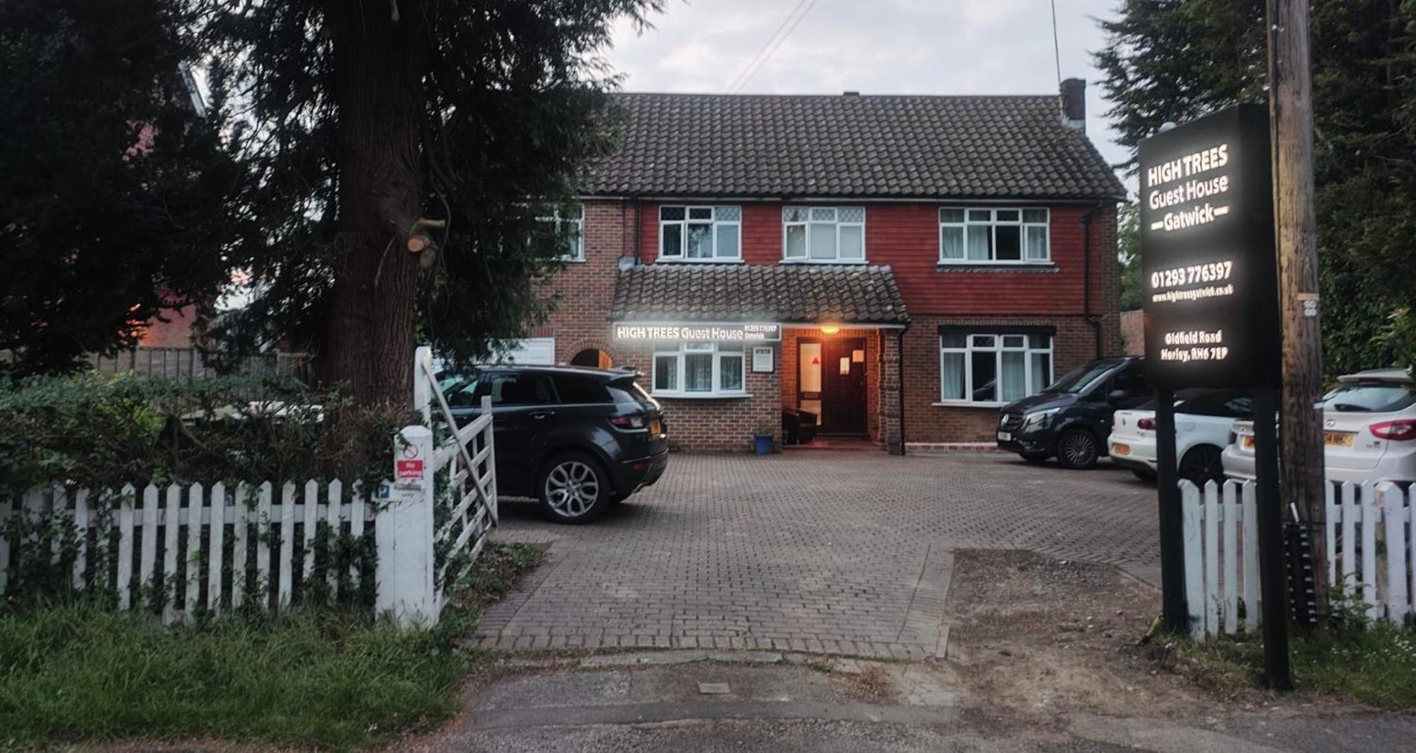 High Trees Guest House Gatwick ホーリー エクステリア 写真