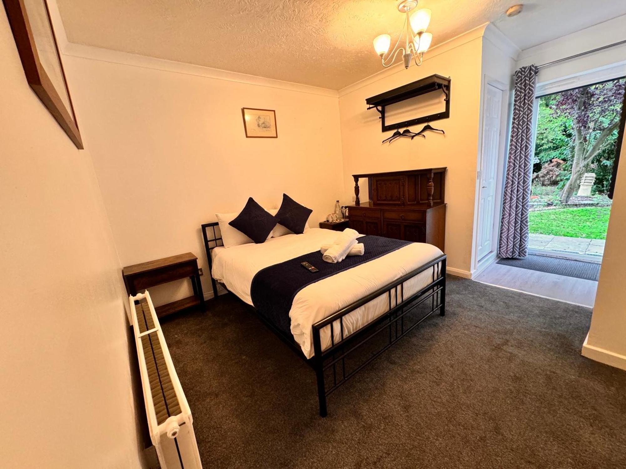 High Trees Guest House Gatwick ホーリー エクステリア 写真
