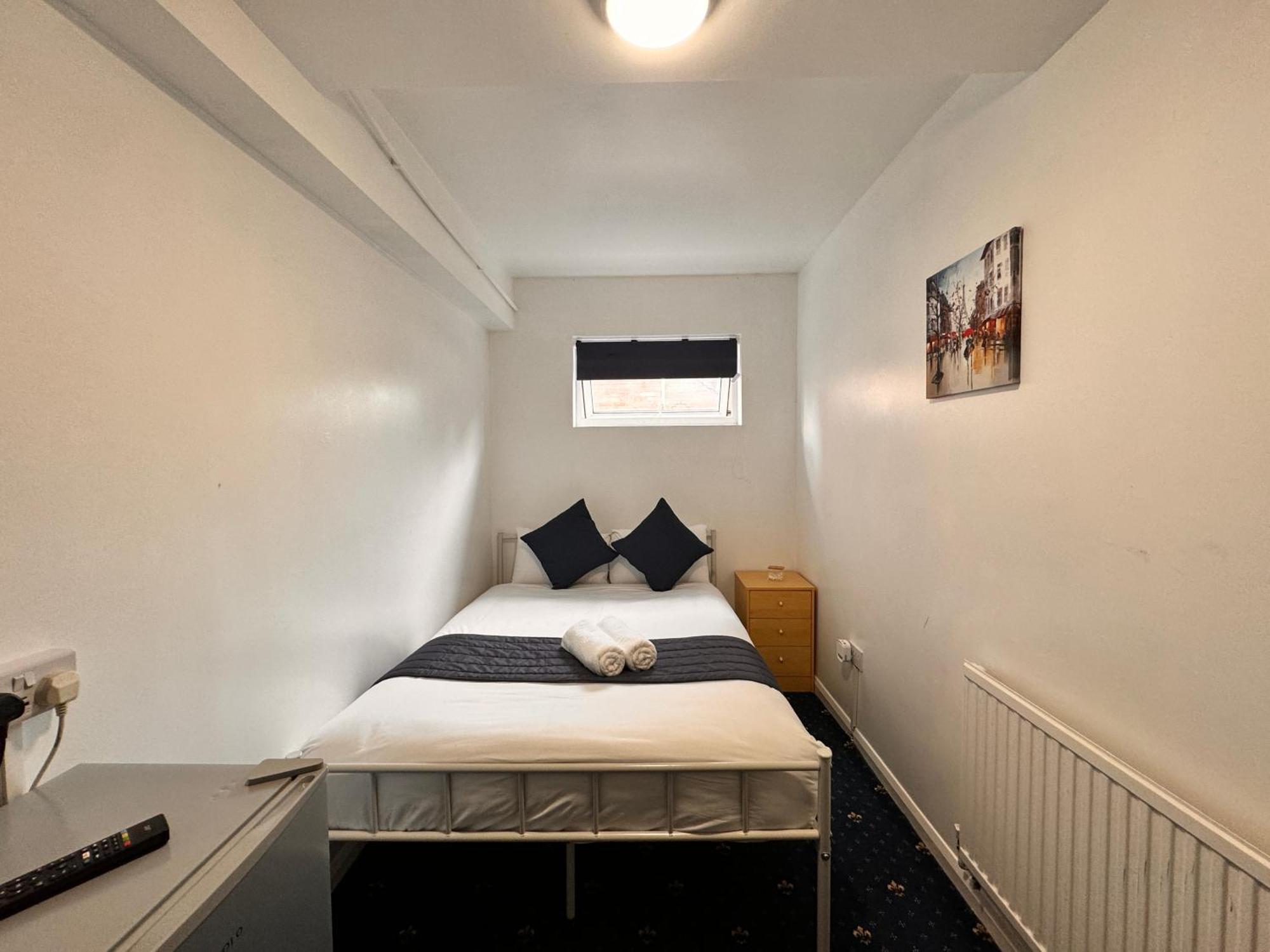 High Trees Guest House Gatwick ホーリー エクステリア 写真