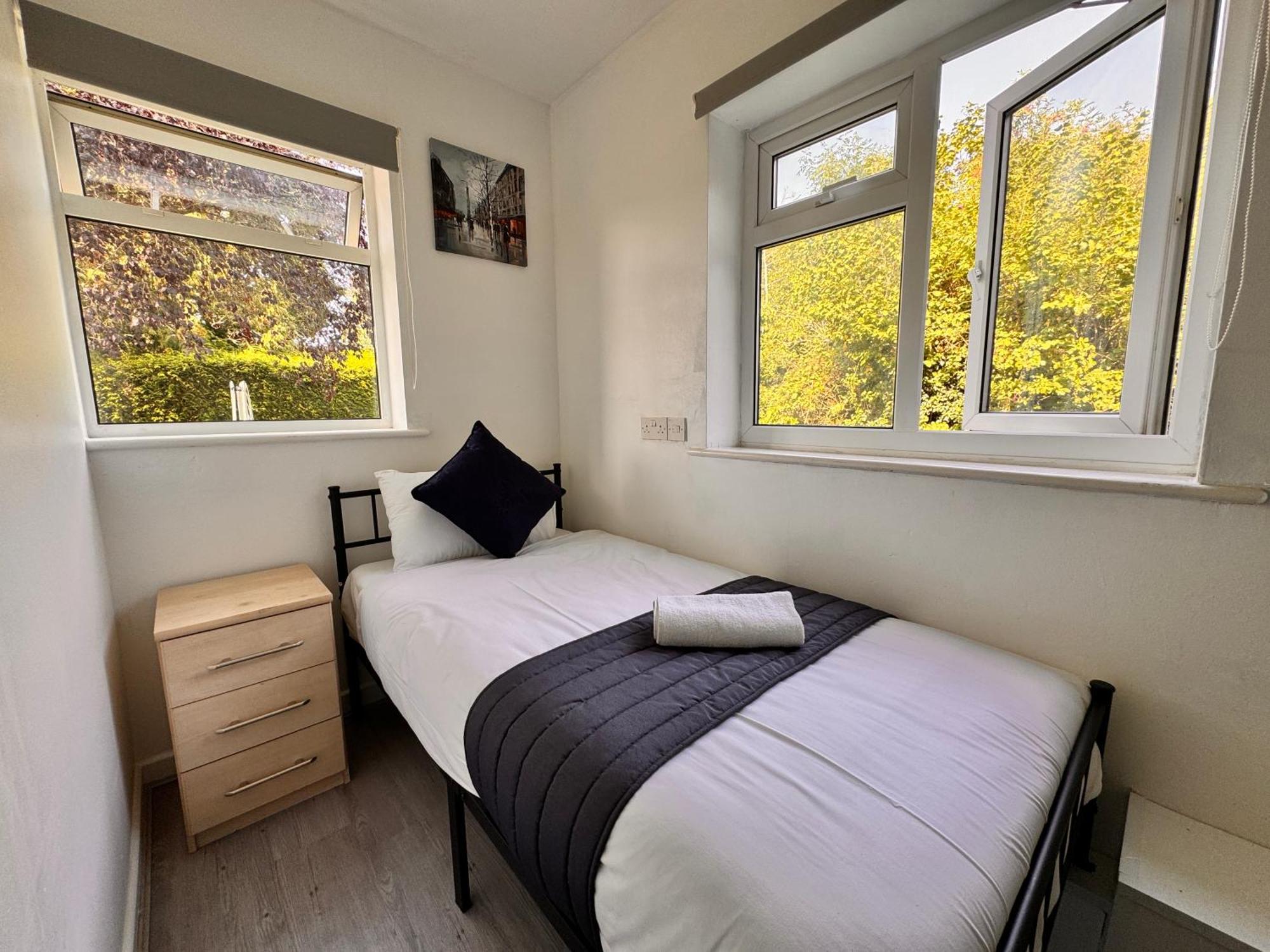 High Trees Guest House Gatwick ホーリー エクステリア 写真