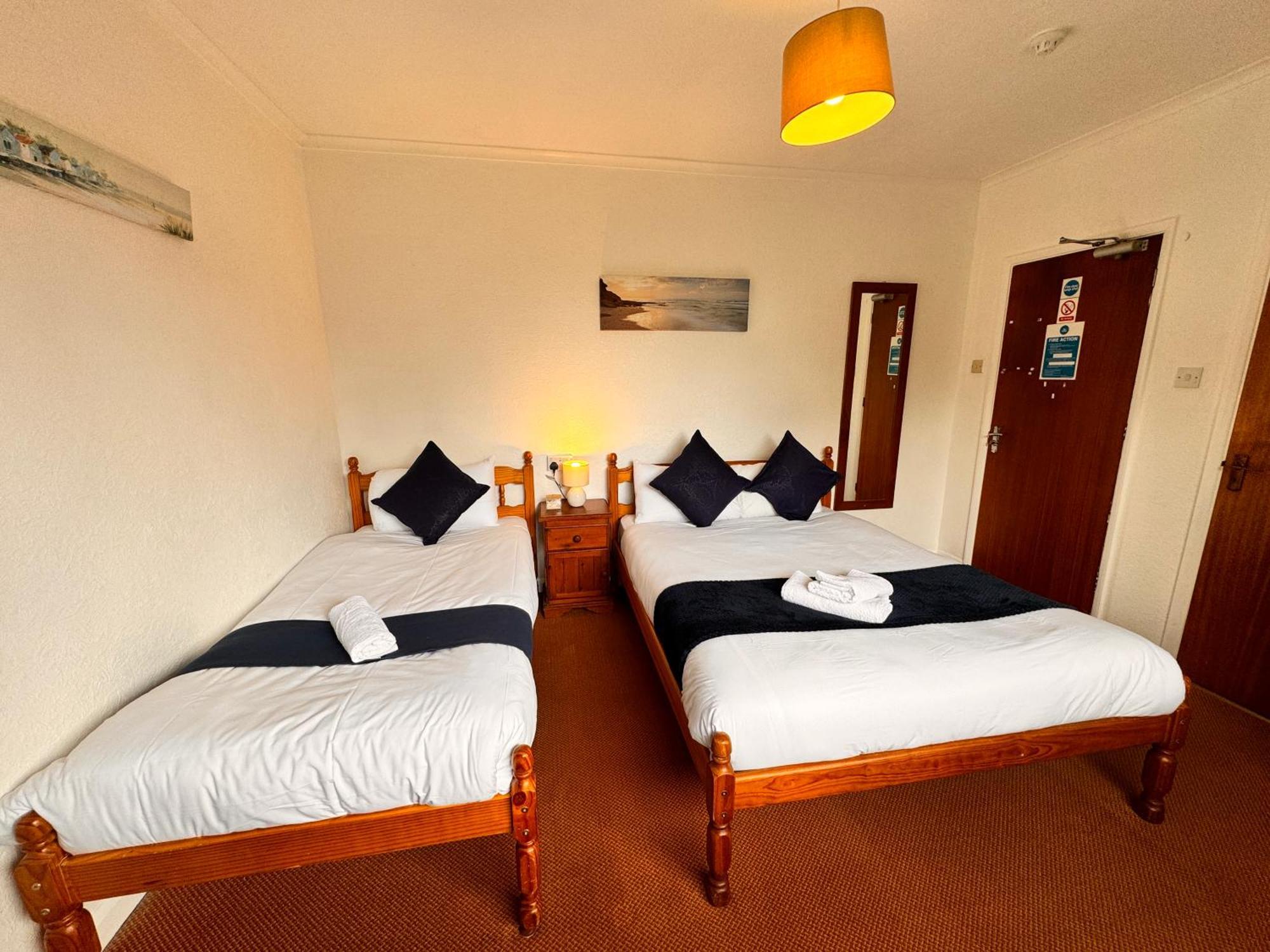 High Trees Guest House Gatwick ホーリー エクステリア 写真
