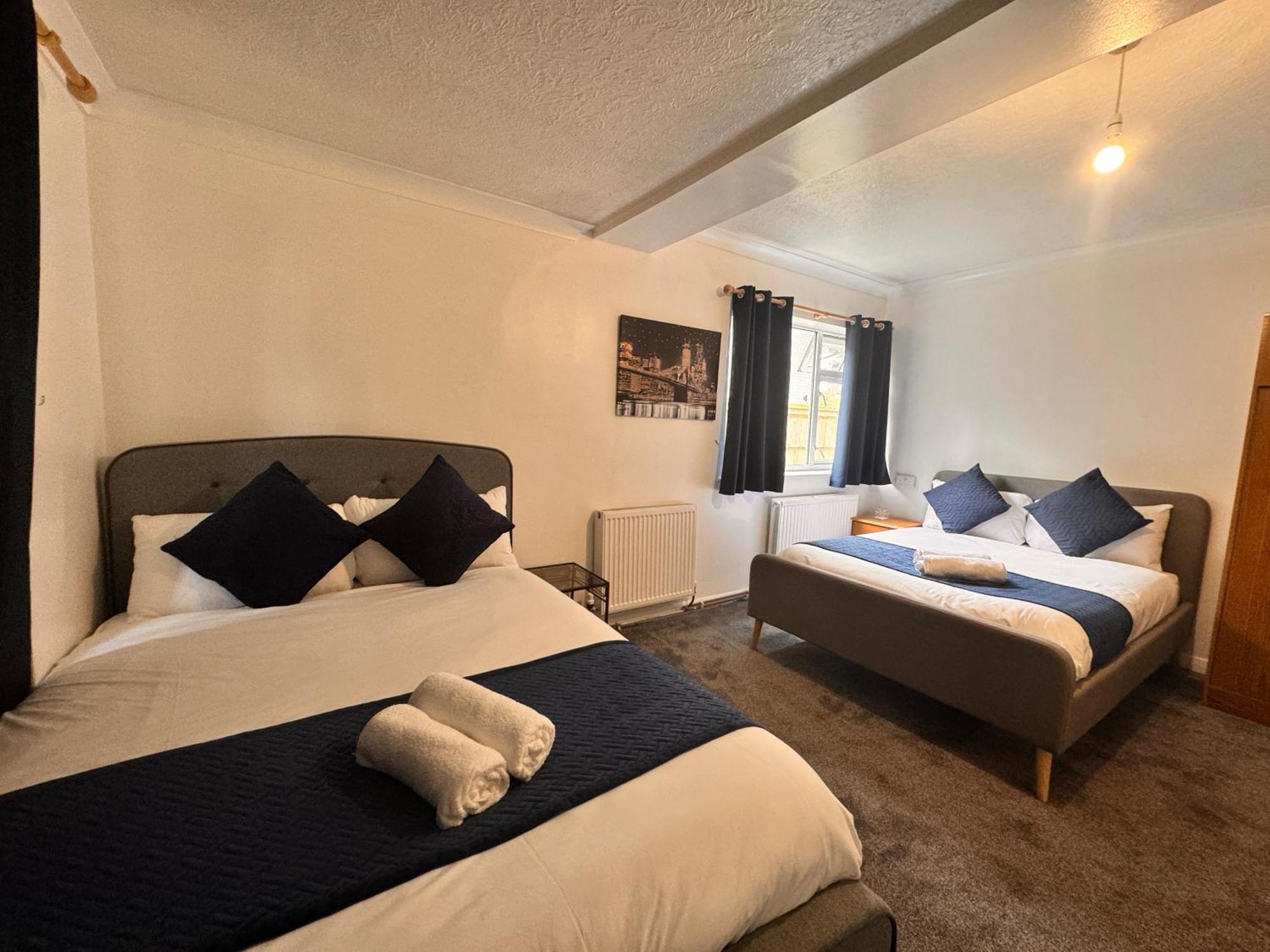 High Trees Guest House Gatwick ホーリー エクステリア 写真