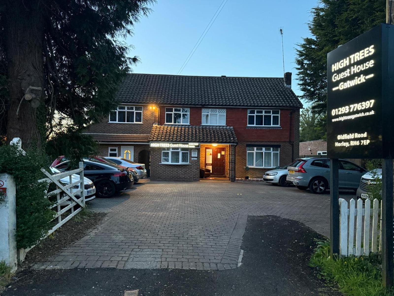 High Trees Guest House Gatwick ホーリー エクステリア 写真